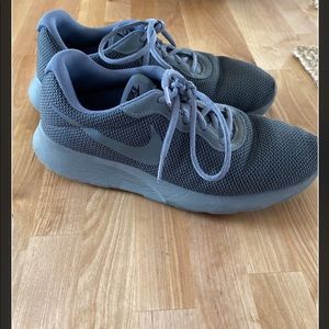 Men’s Nike tanjun shoes size 8